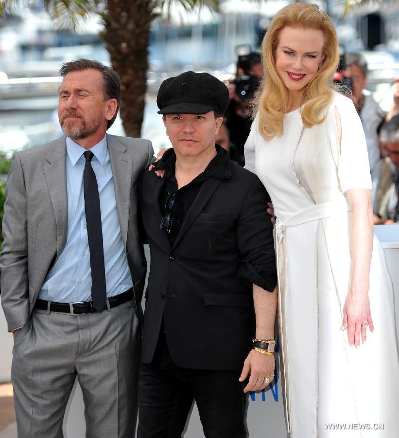 Olivier Dahan (C), réalisateur du film ?Grace de Monaco? qui fait l'ouverture du festival de Cannes.